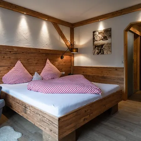 Tirolerherz Hotel *