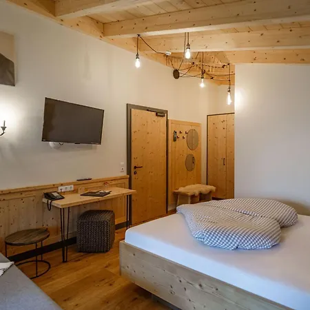 Hotel Tirolerherz *